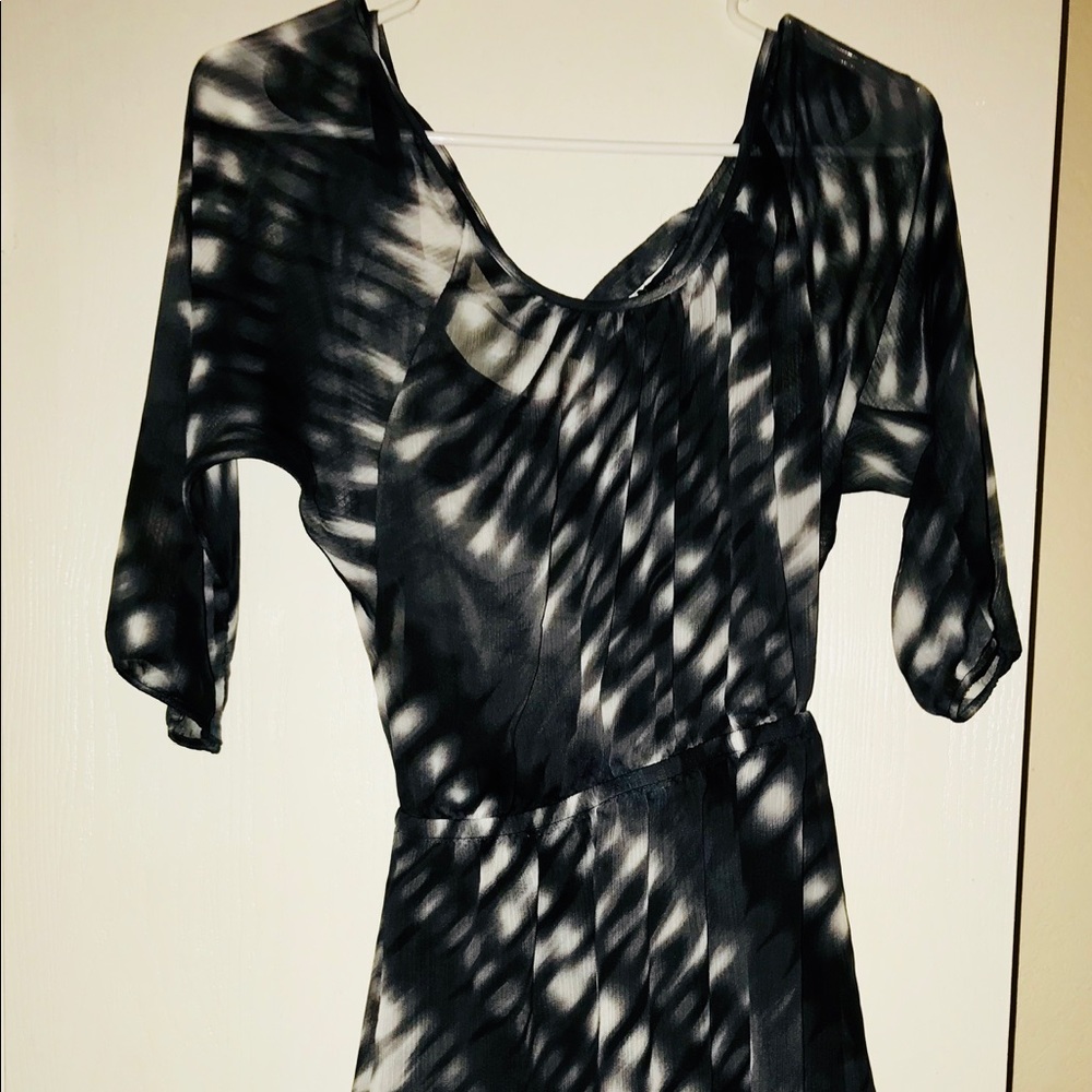 Gorgeous mini dress in chiffon lined by Express